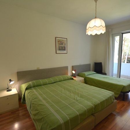 Villa A Lignano Pineta Линьяно-Саббьядоро Экстерьер фото