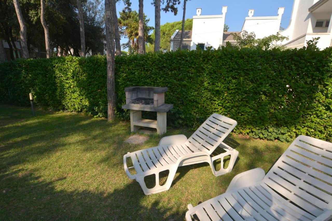 Villa A Lignano Pineta Линьяно-Саббьядоро Экстерьер фото