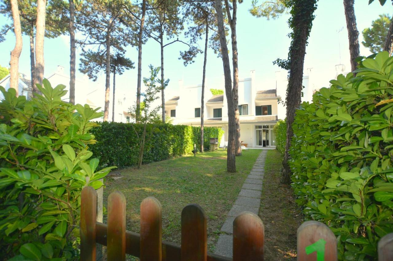 Villa A Lignano Pineta Линьяно-Саббьядоро Экстерьер фото